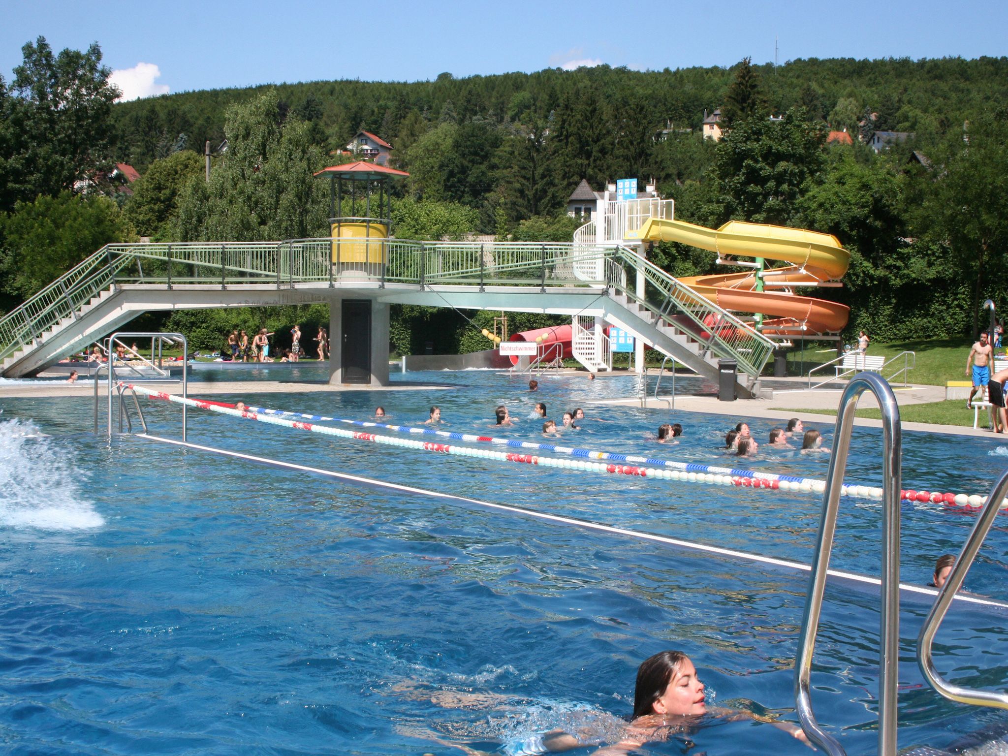 Outdoor pool with floats, slide and bridge at Wienerwaldbad Purkersdorf.