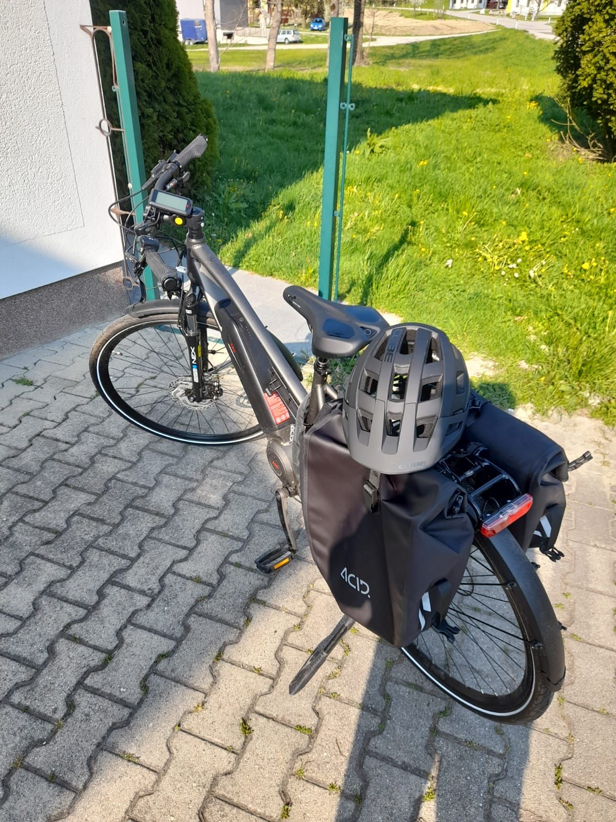 Garage for bicycles available