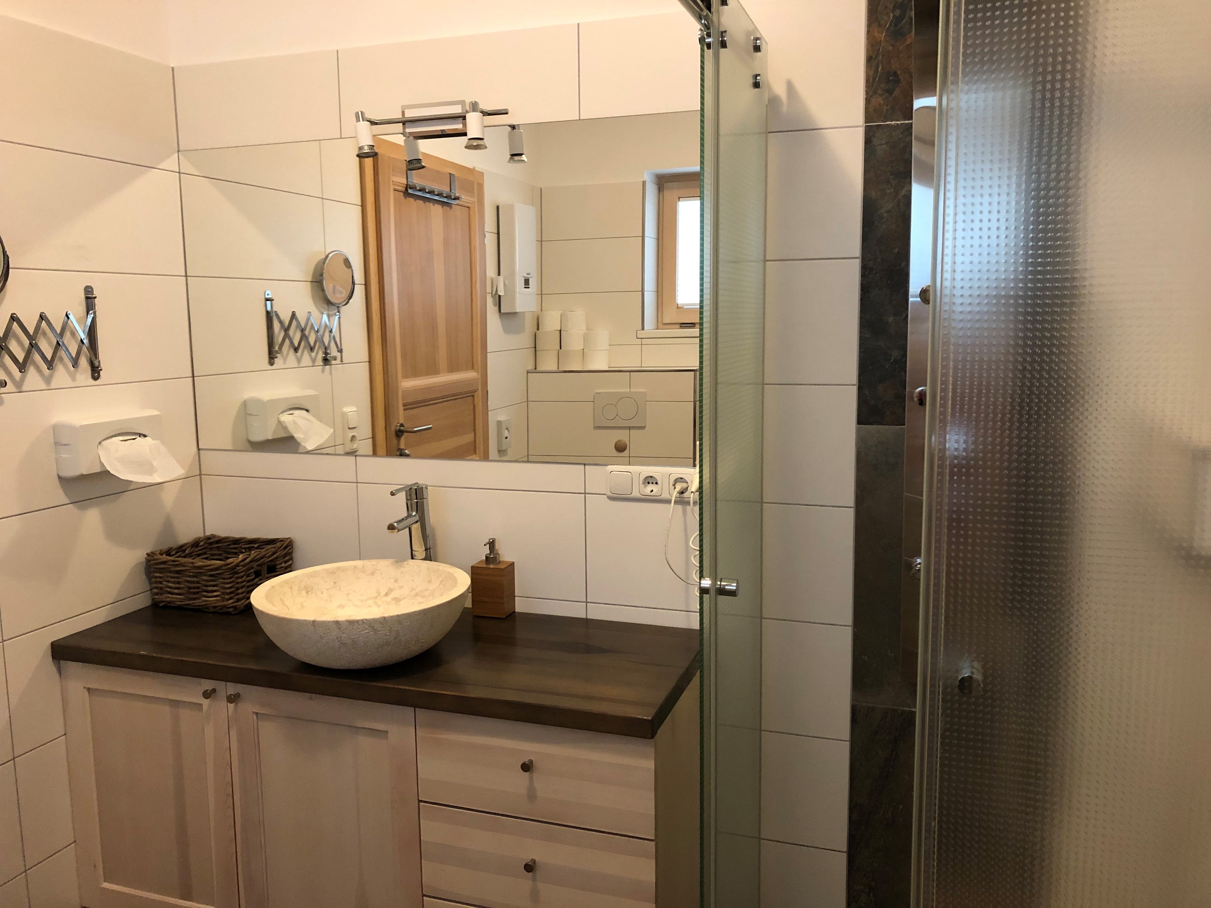 House Royal, bathroom