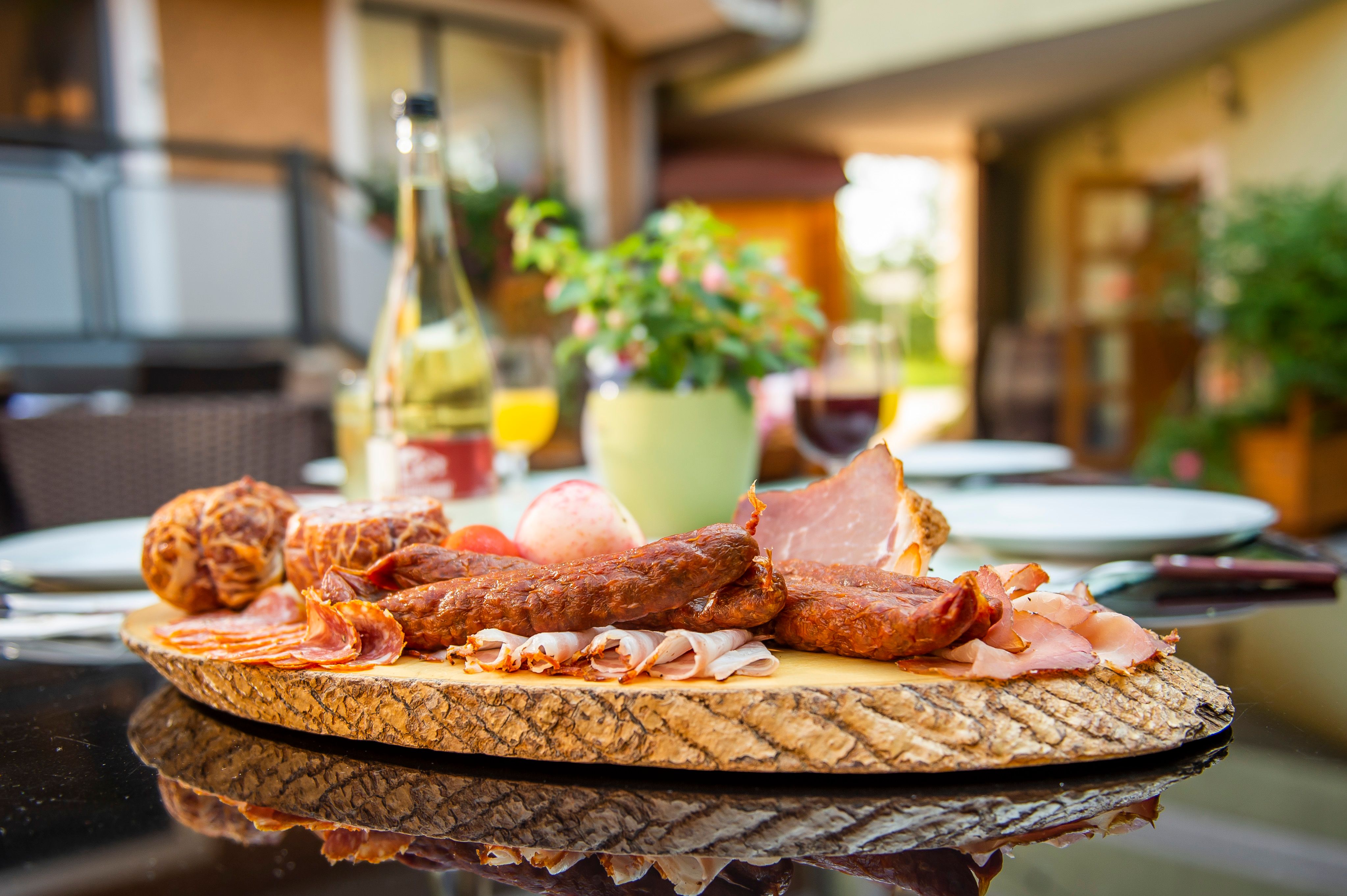 Snack with sausage and meat products from the Wilhelm family