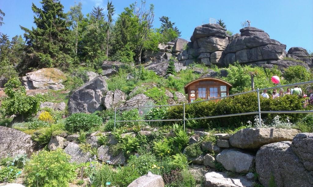 Rock garden with huts and people in Bad Traunstein.