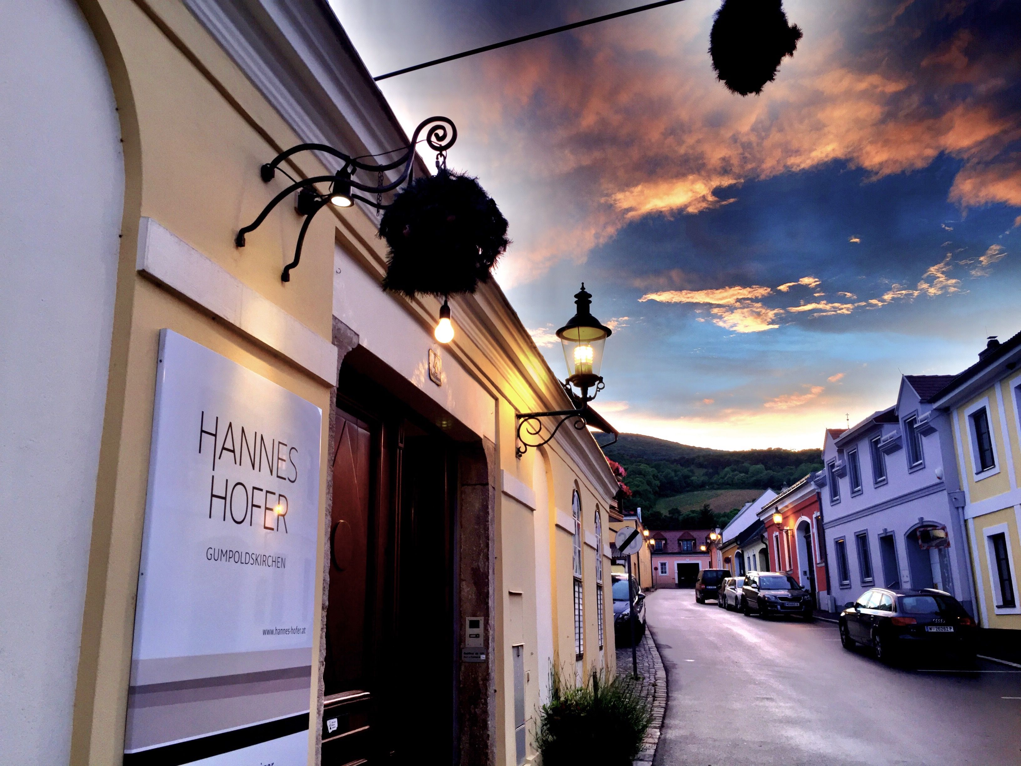 Evening atmosphere at the wine tavern
