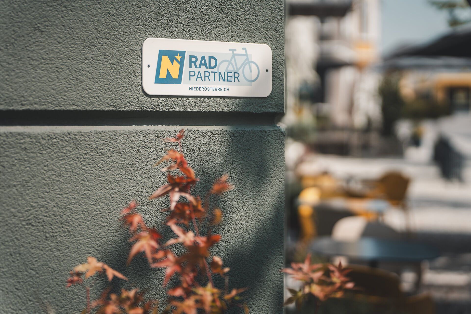 Radpartner-Schild an Außenfassade