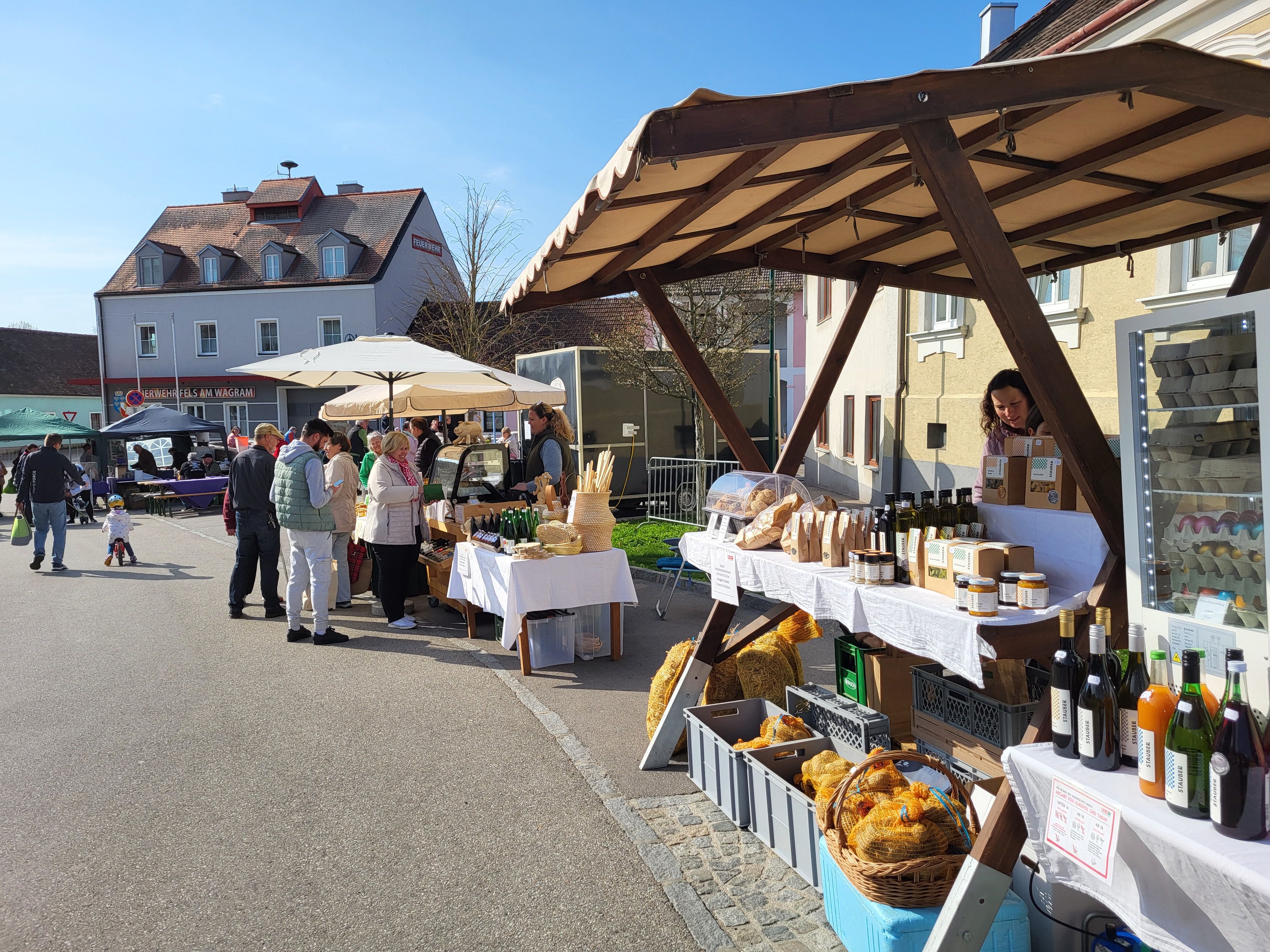 Market on the main square in Fels, with regional products in the foreground.