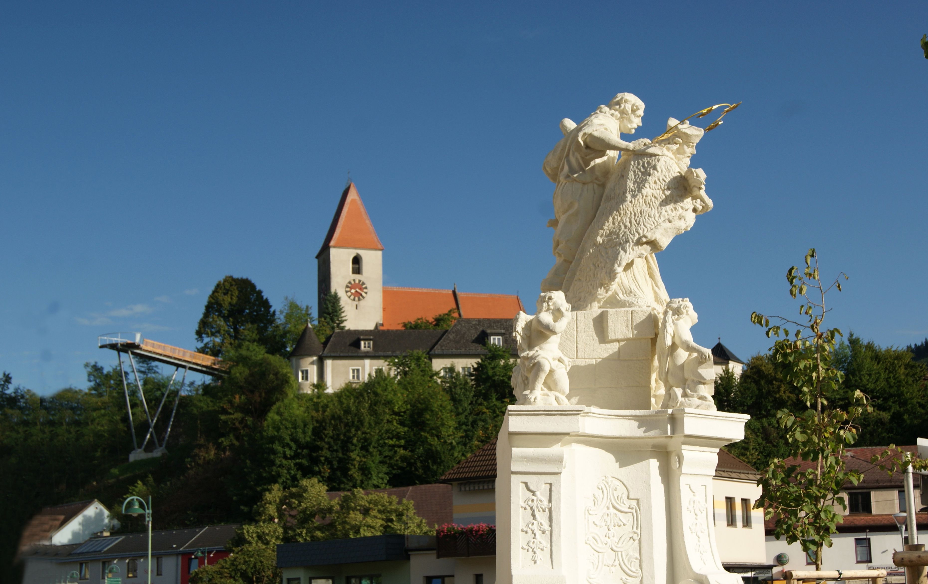 Statue in front of the church in Kirchberg an der Pielach.