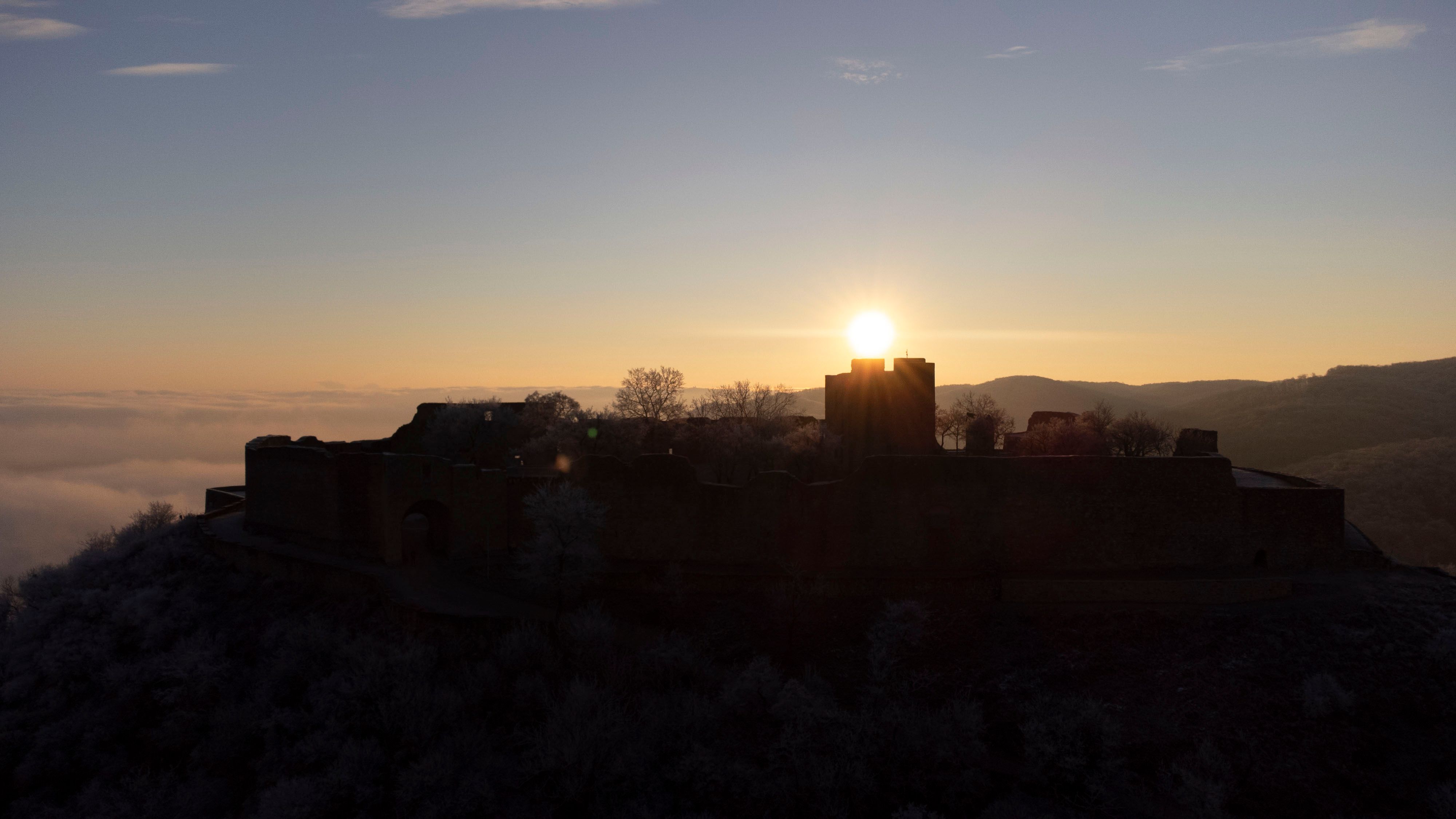 Schlossberg Hainburg/Danube, evening shot