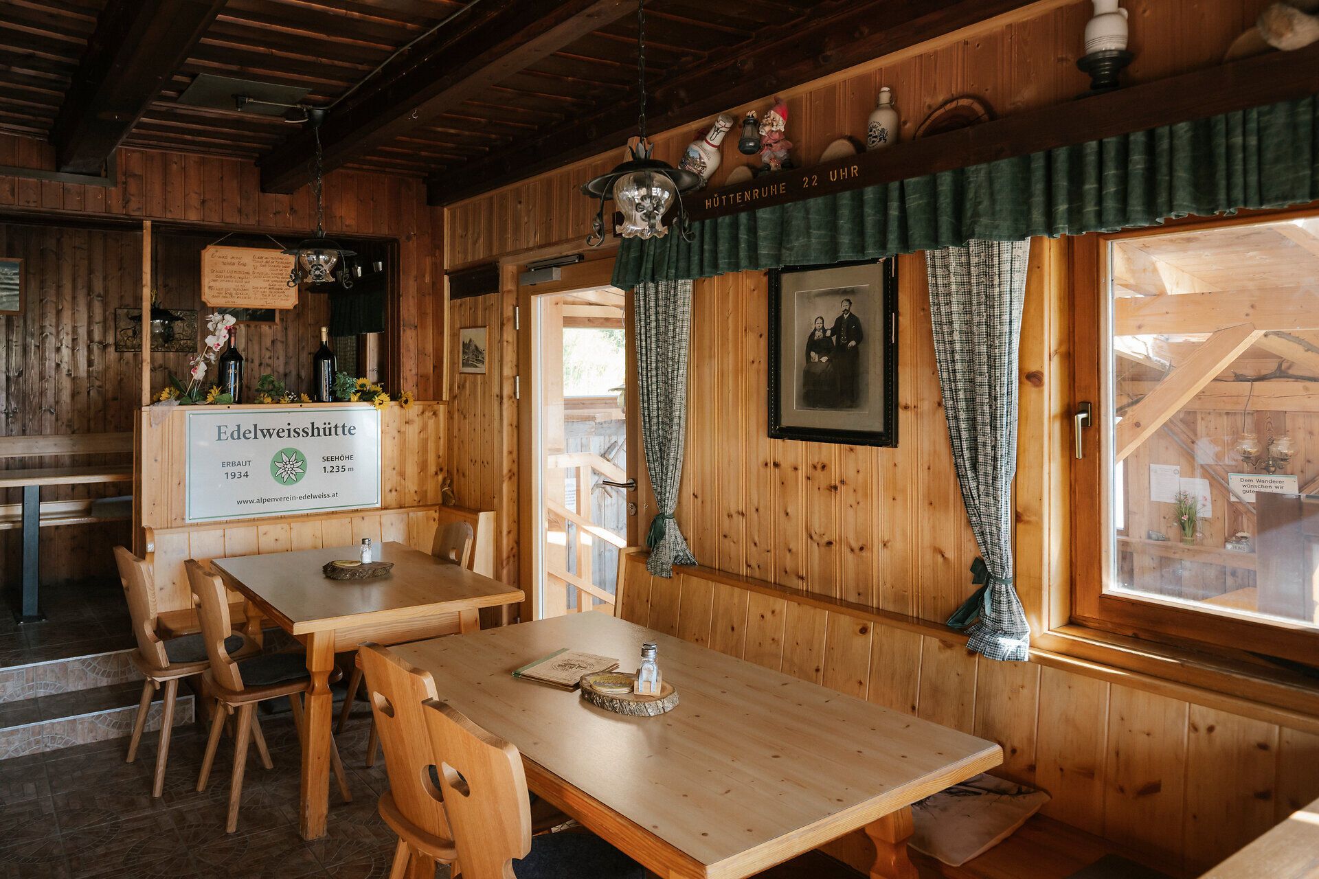 Rustic dining room with wooden tables at the Edelweißhütte on Schneeberg