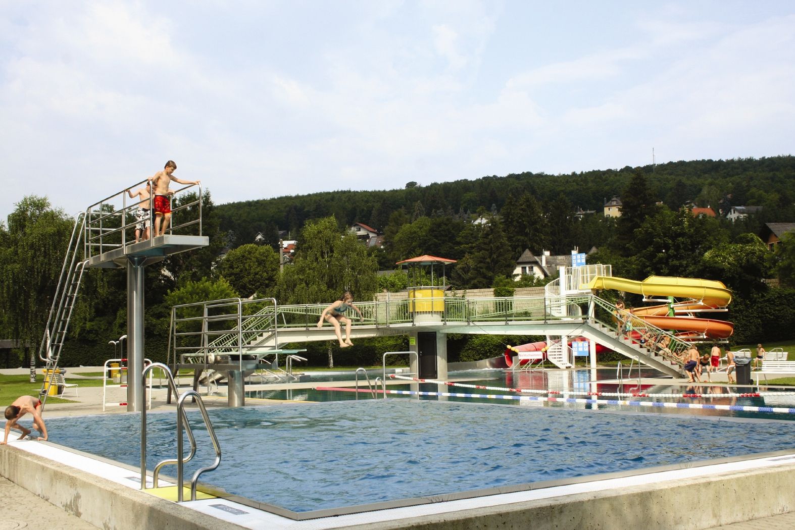 The Wienerwaldbad in Purkersdorf with swimming pool, diving tower and slides.