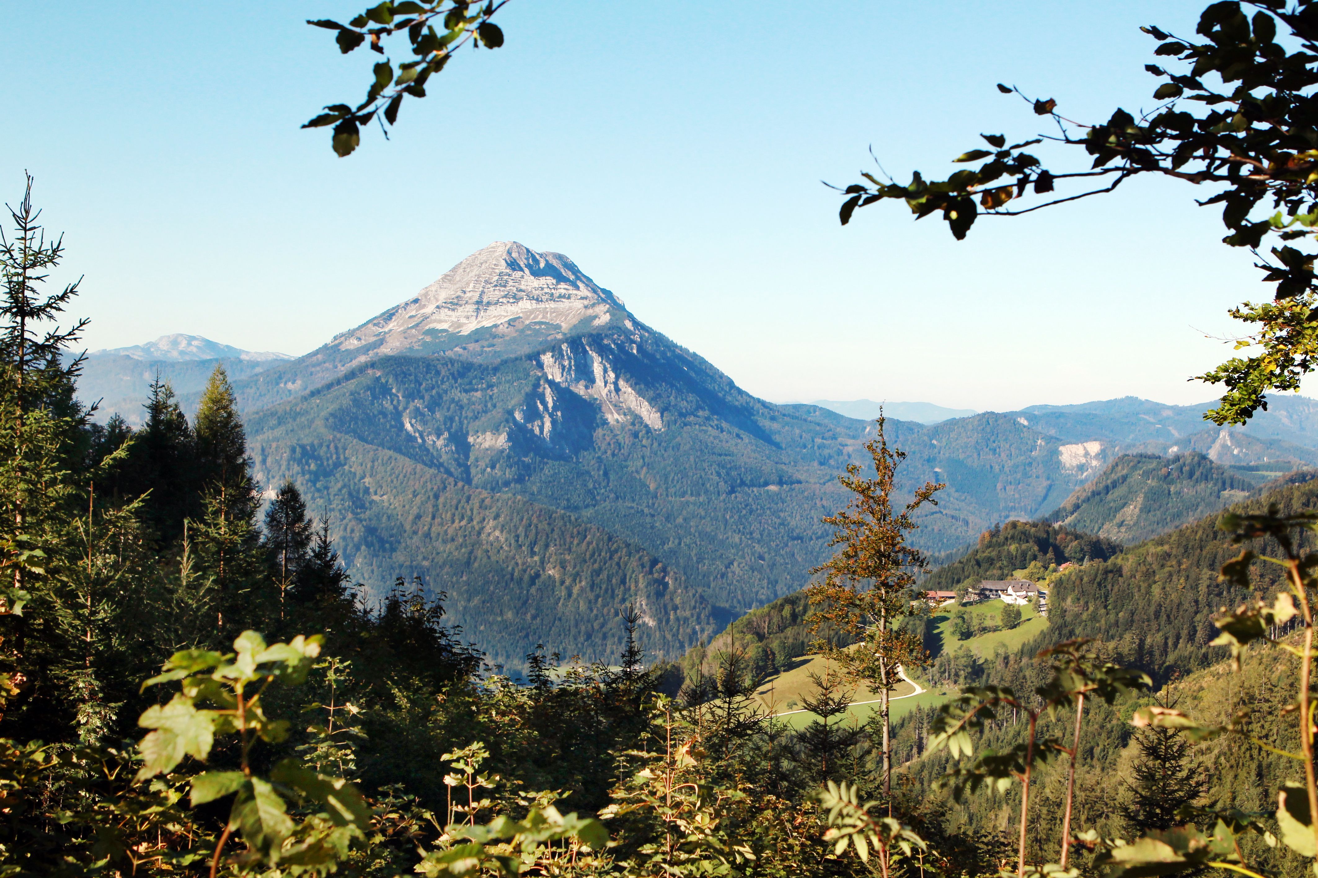 View of the Ötscher from Gösing, surrounded by forests and hills.