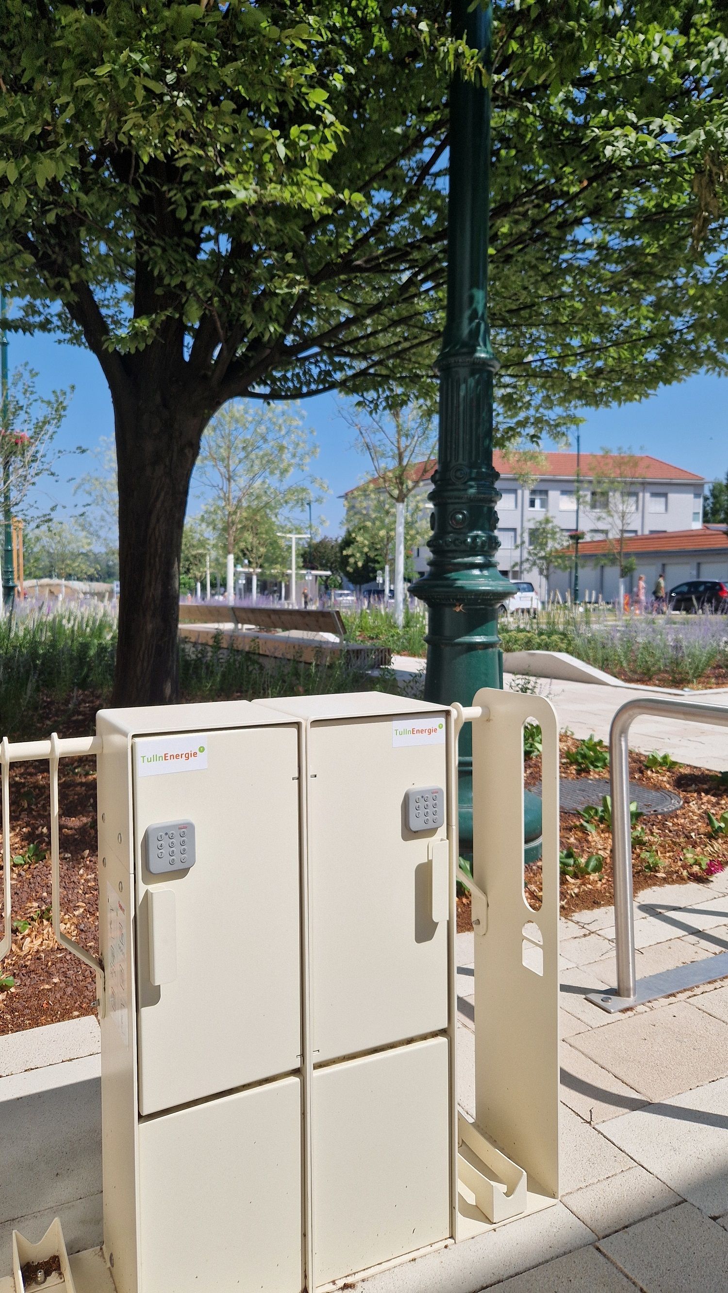 E-bike charging stations 