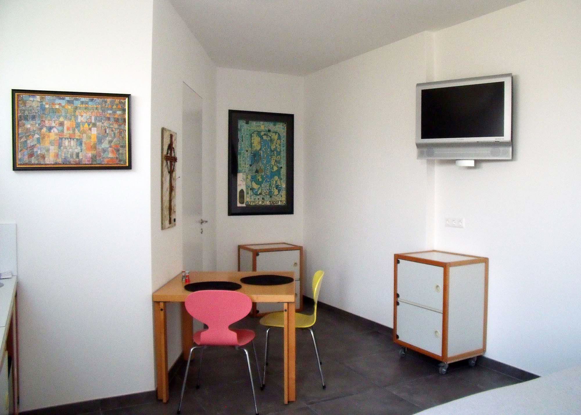 Dining area, TV