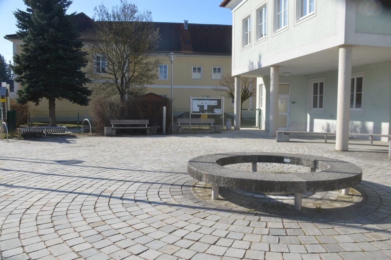 Sankt Pantaleon village square