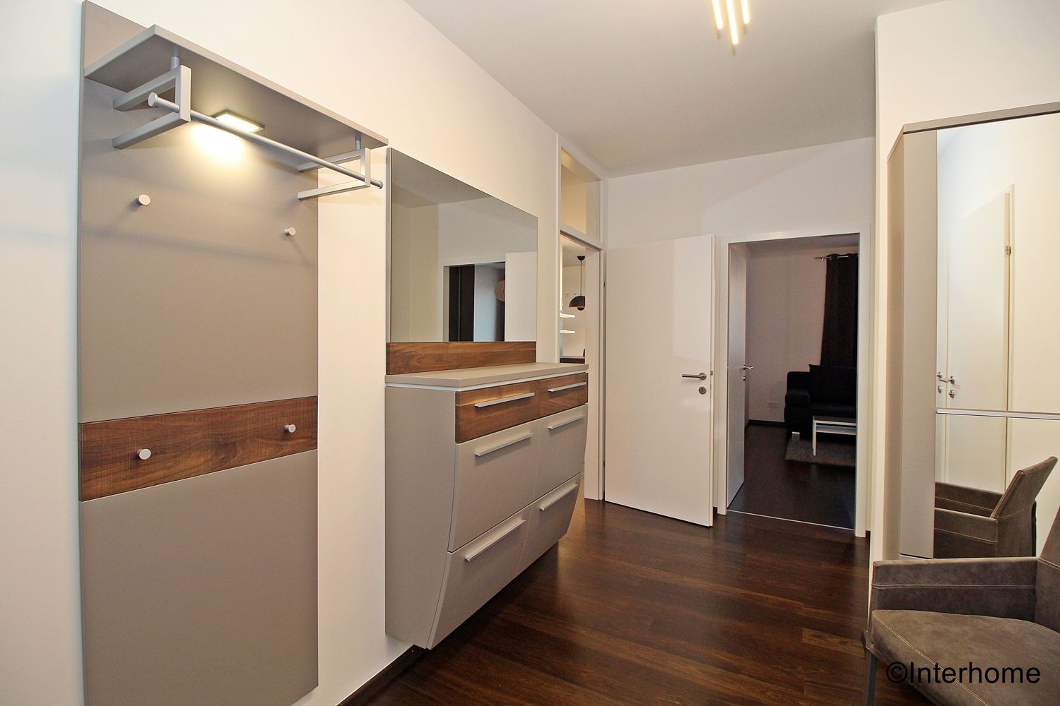 Hallway with checkroom 