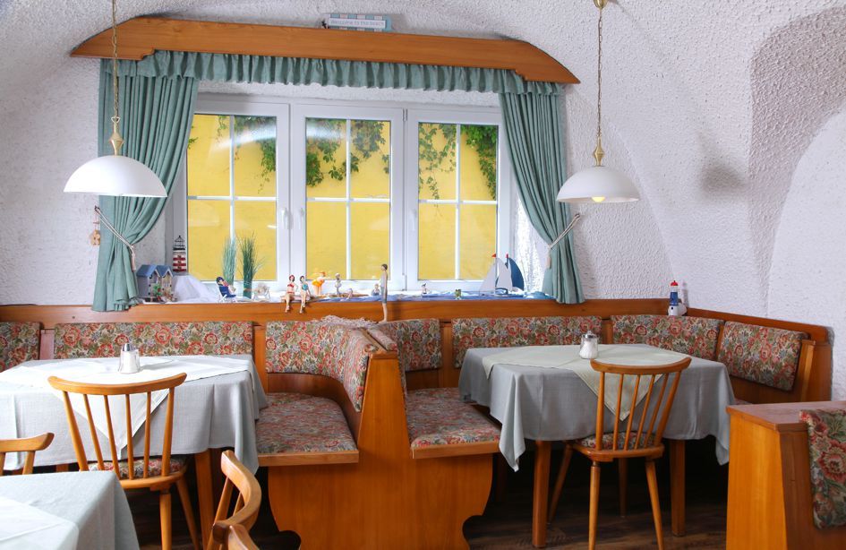 Breakfast in the vaulted room