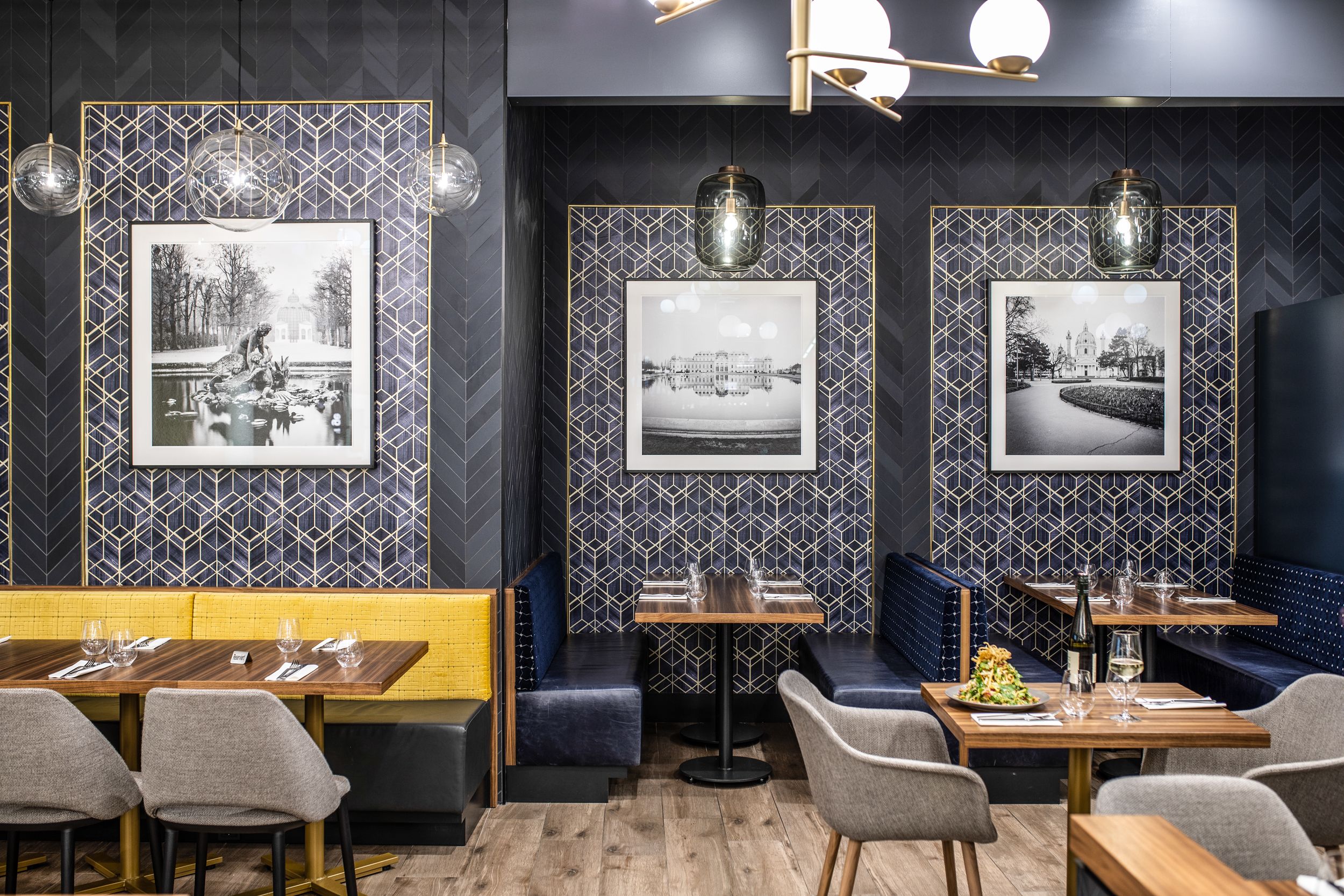 Wolfgang Puck Kitchen + Bar, interior view 