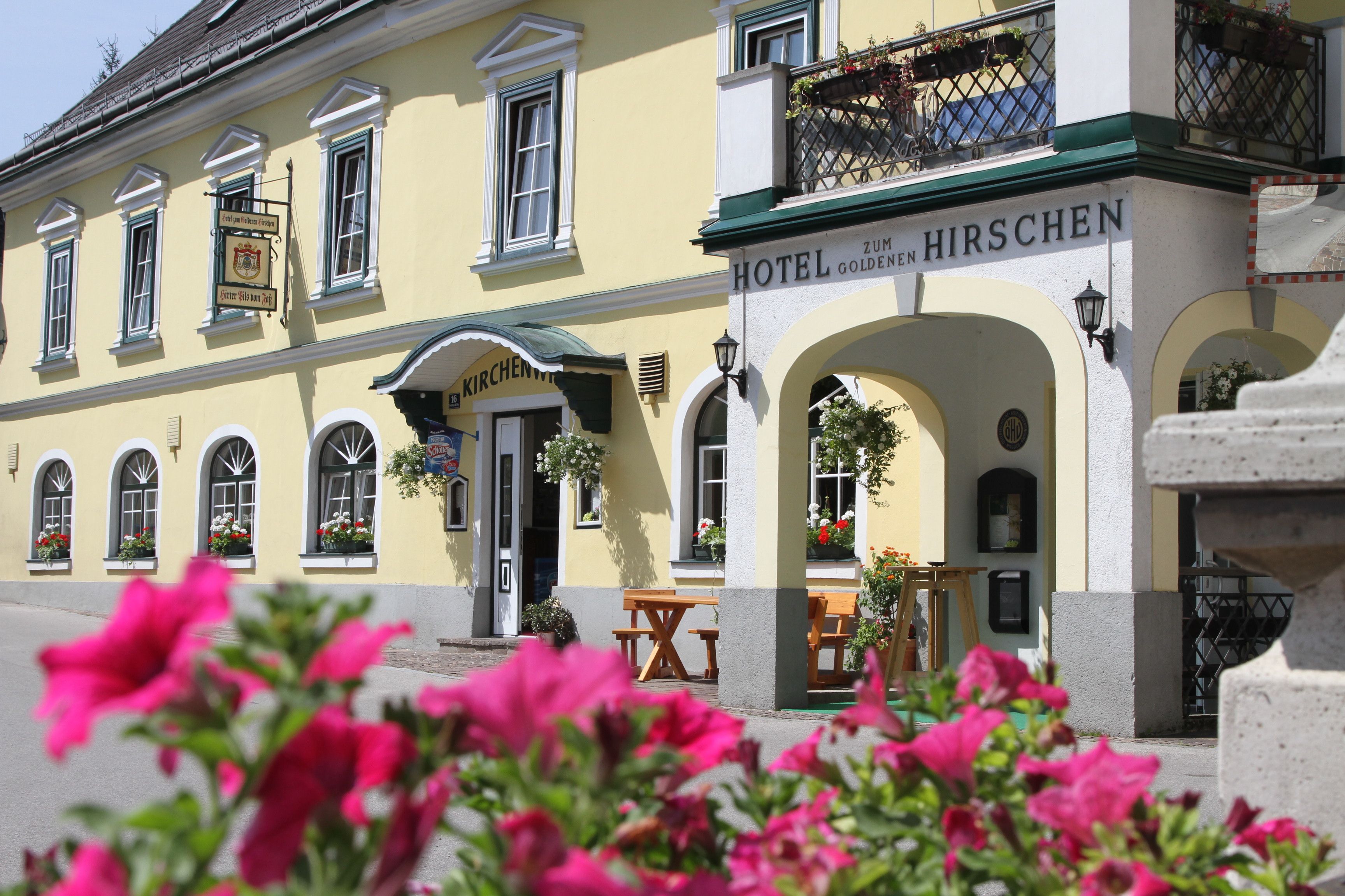 Hotel zum Goldenen Hirschen in summer