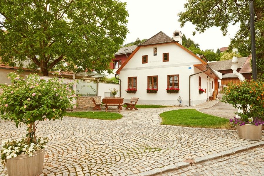 Artstetten Pillory Square