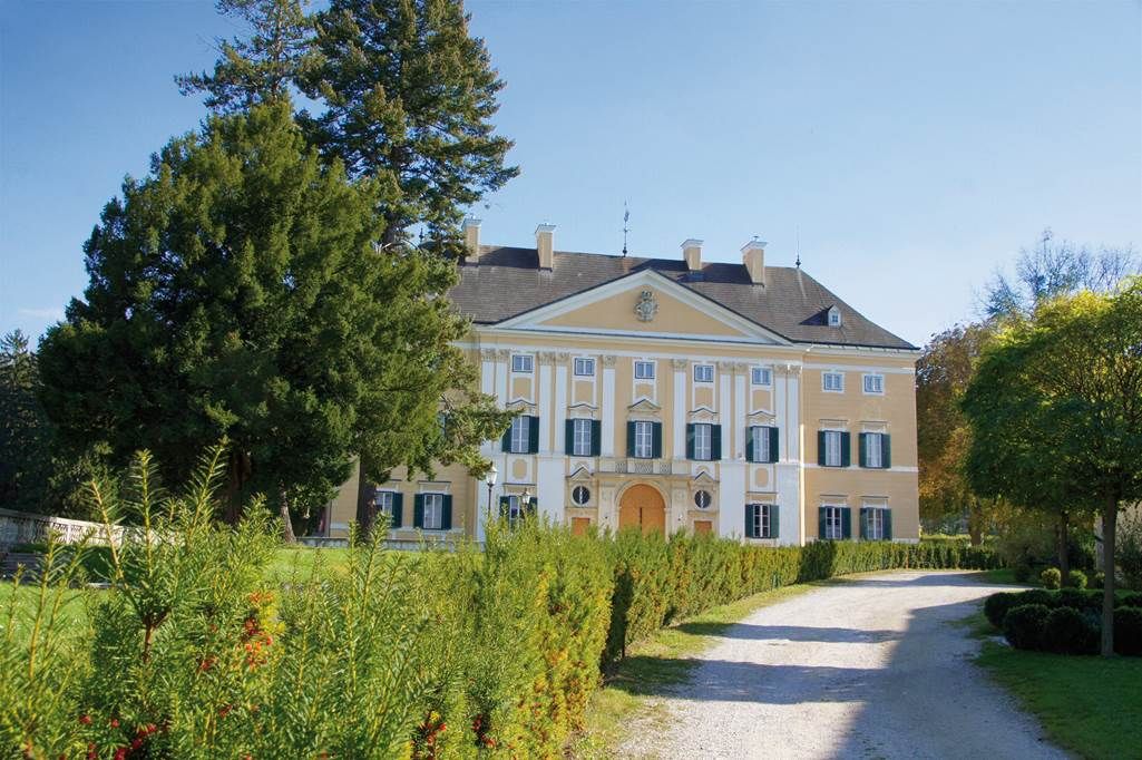 Frohsdorf Castle up close