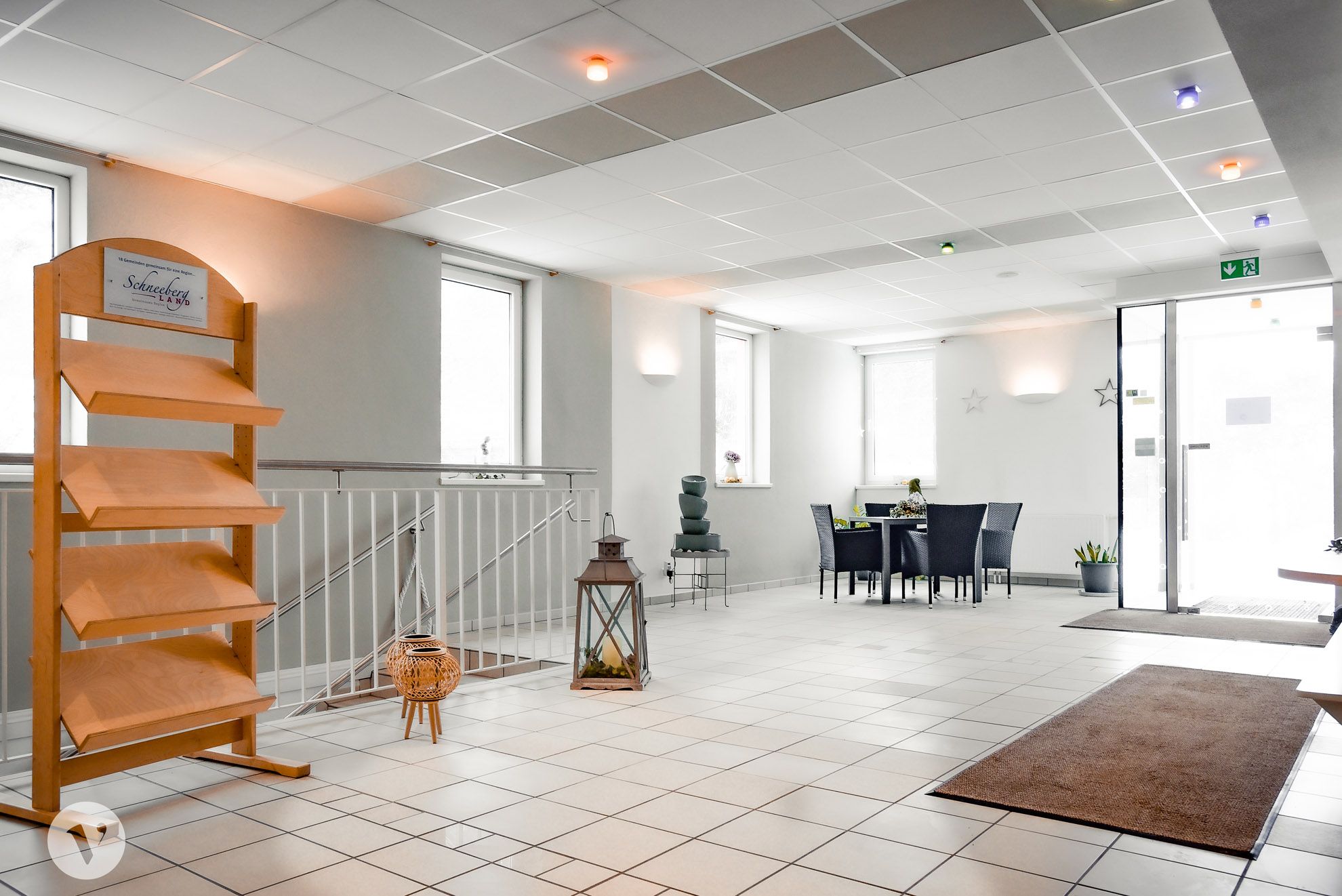 Bright reception area with table, chairs and decoration.