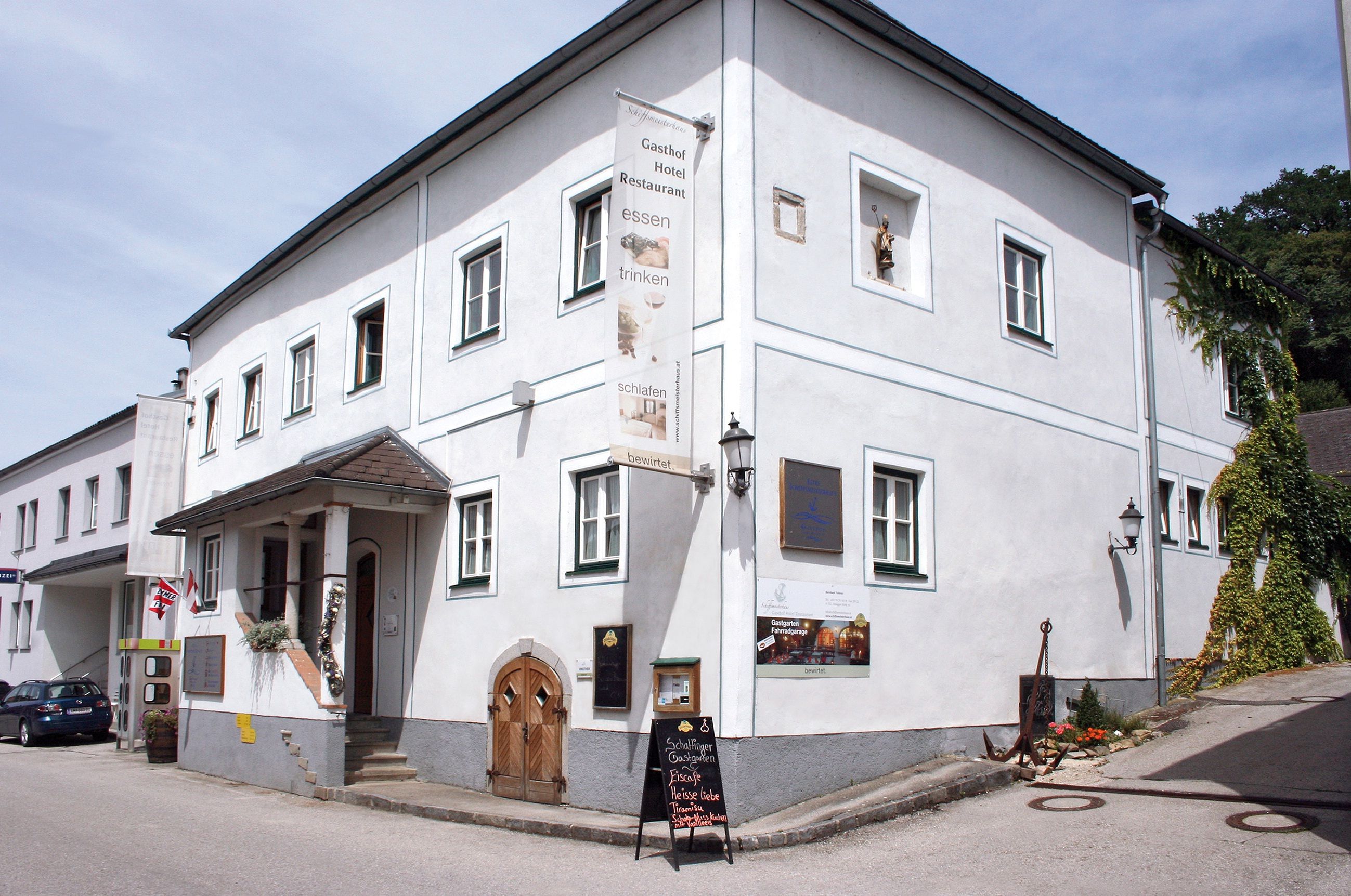 Schiffsmeisterhaus Ardagger, a historic building with restaurant and hotel.