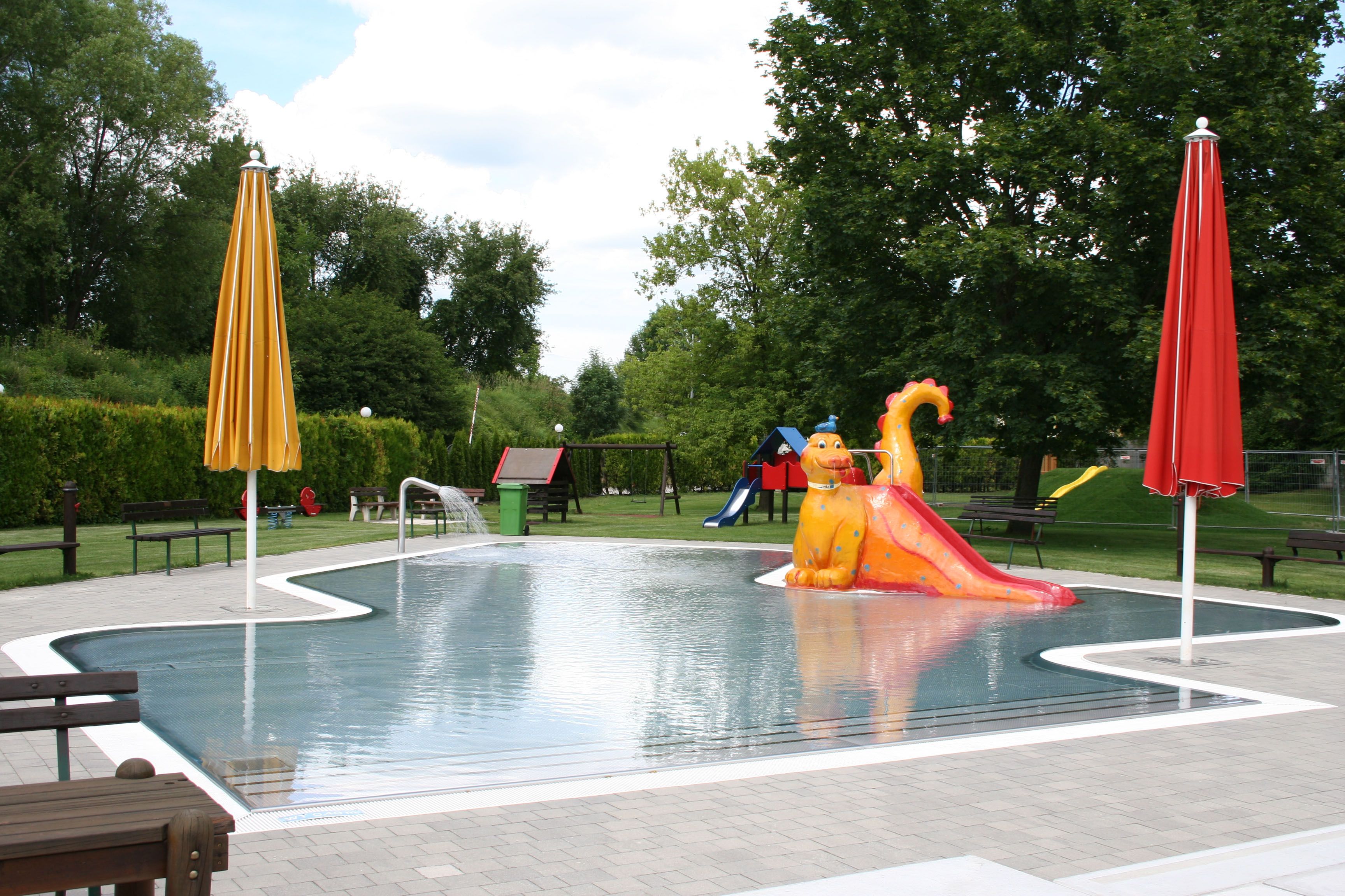 Children's pool with dragon slide and colorful sunshades at the Neunkirchen recreation center.