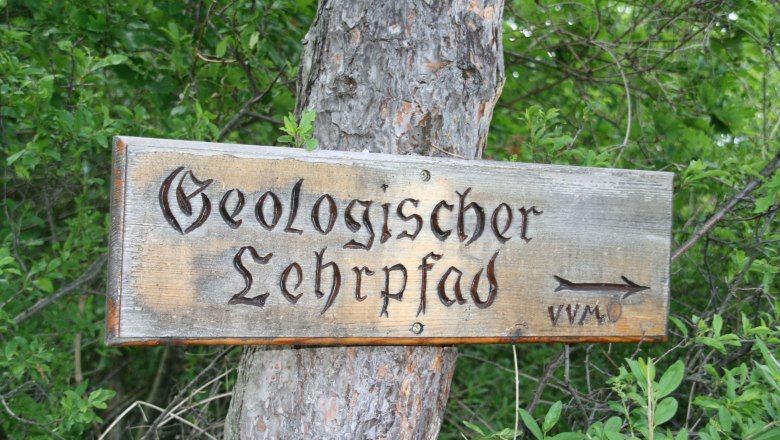 Signpost to the theme trail, © Stadtgemeinde Mautern