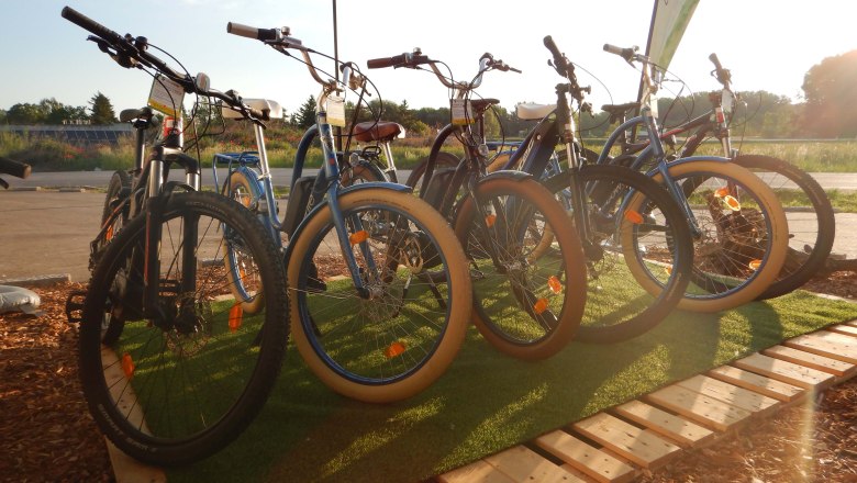 e-bikes for hire, © Yukon-Wachau Safari