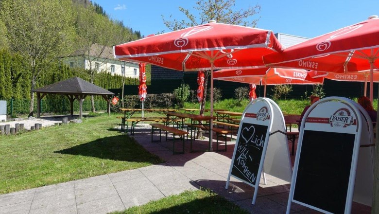 Shady spots around the park hut, © Familie Blieweis