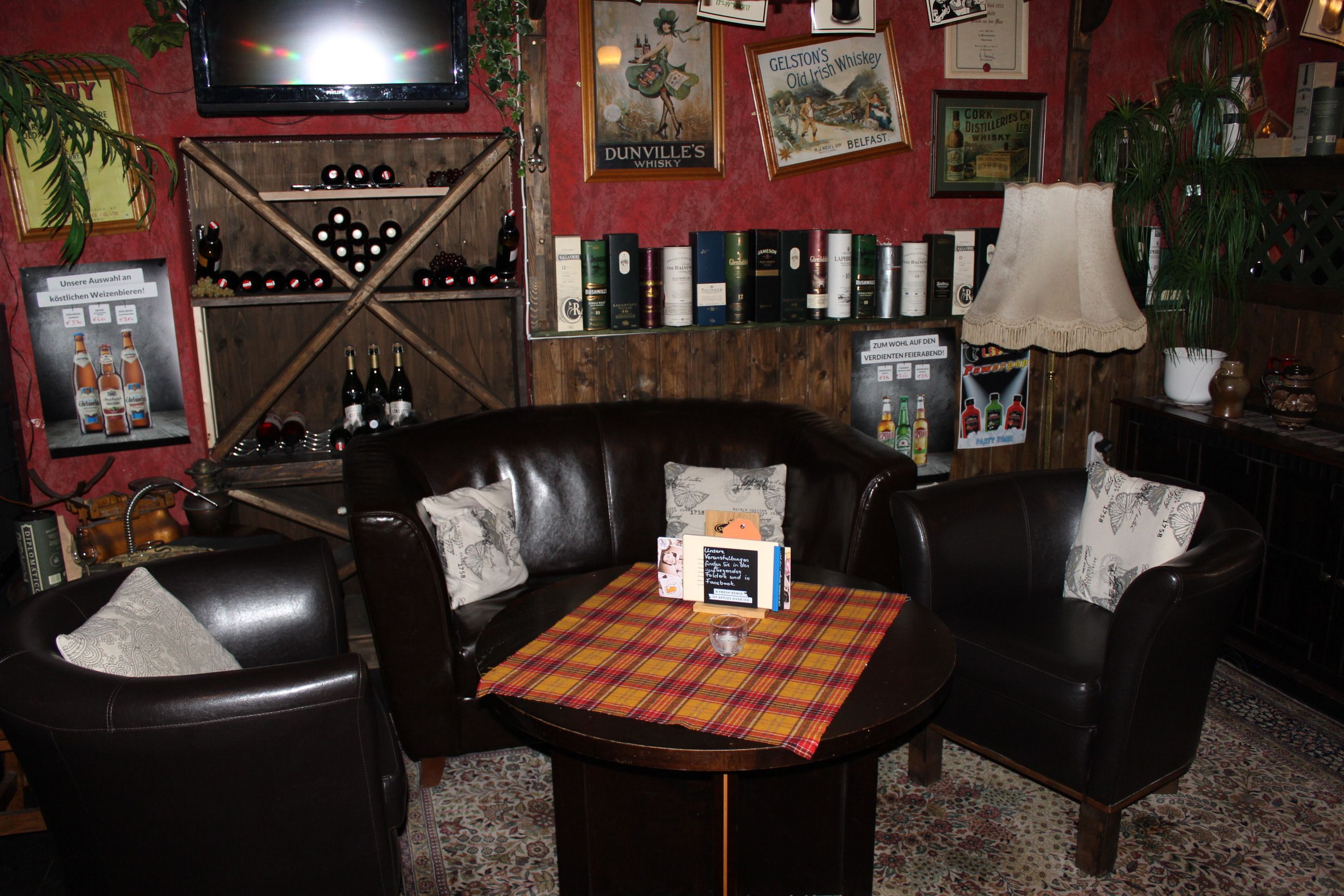 Cozy seating area with leather armchairs, table and decoration in a rustic room.