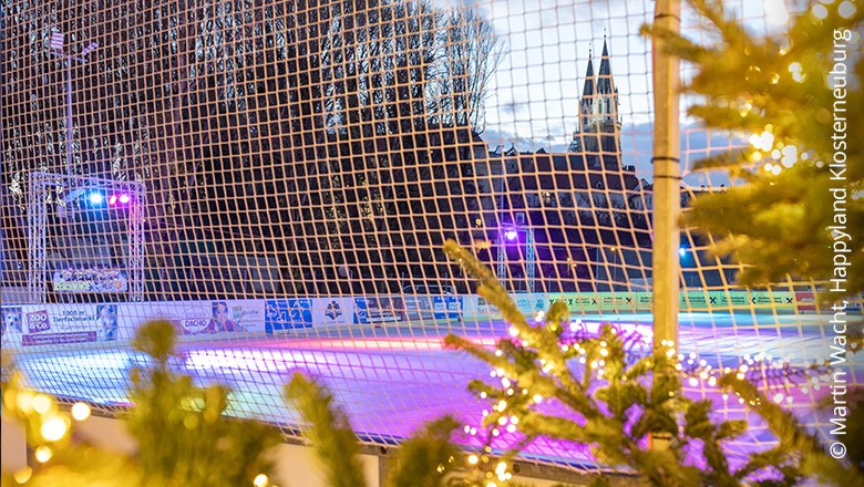 Illuminated ice rink, © Martin Wacht, Happyland Klosterneuburg