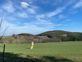 Kunst in der Landschaft von Gut Gasteil, &copy; Wiener Alpen in Nieder&ouml;sterreich
