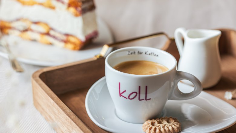 Coffee with pastry, &copy; Koll GmbH
