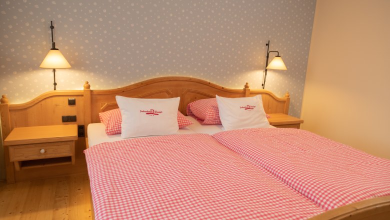 Perbersdorfer wine tavern & hotel, &copy; Perbersdorfer Heuriger & Hotel