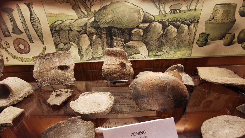 Finds from the Kogelberg on display in the Langenlois local history museum, © Heimatmuseum Langenlois