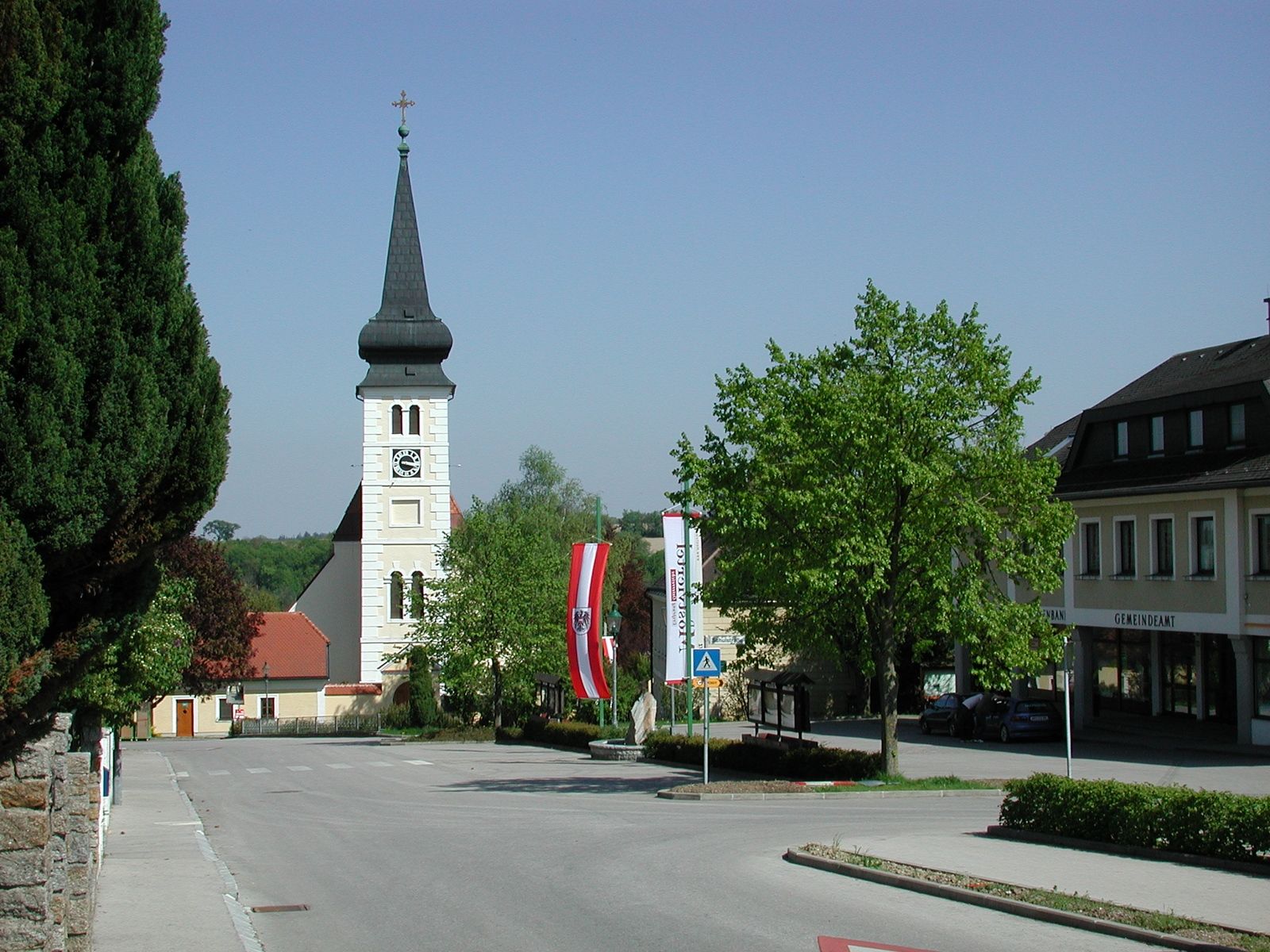 Market square in Ferschnitz with church and parish office.