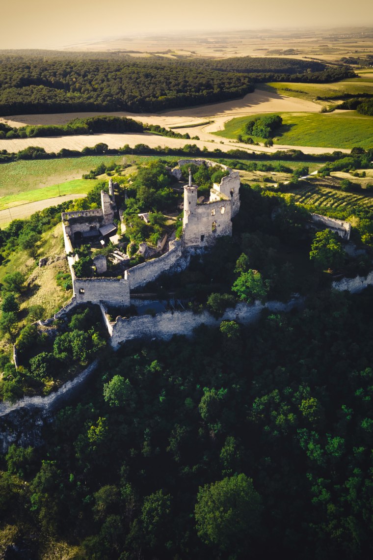 The Falkenstein castle ruins are perched on a limestone cliff., © Niederösterreich Werbung/Maximilian Pawlikowsky