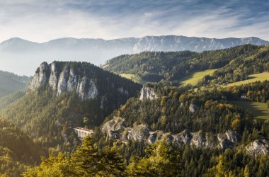 The famous “20 Schilling View” observation deck in Semmering, © Niederösterreich-Werbung/Michael Liebert