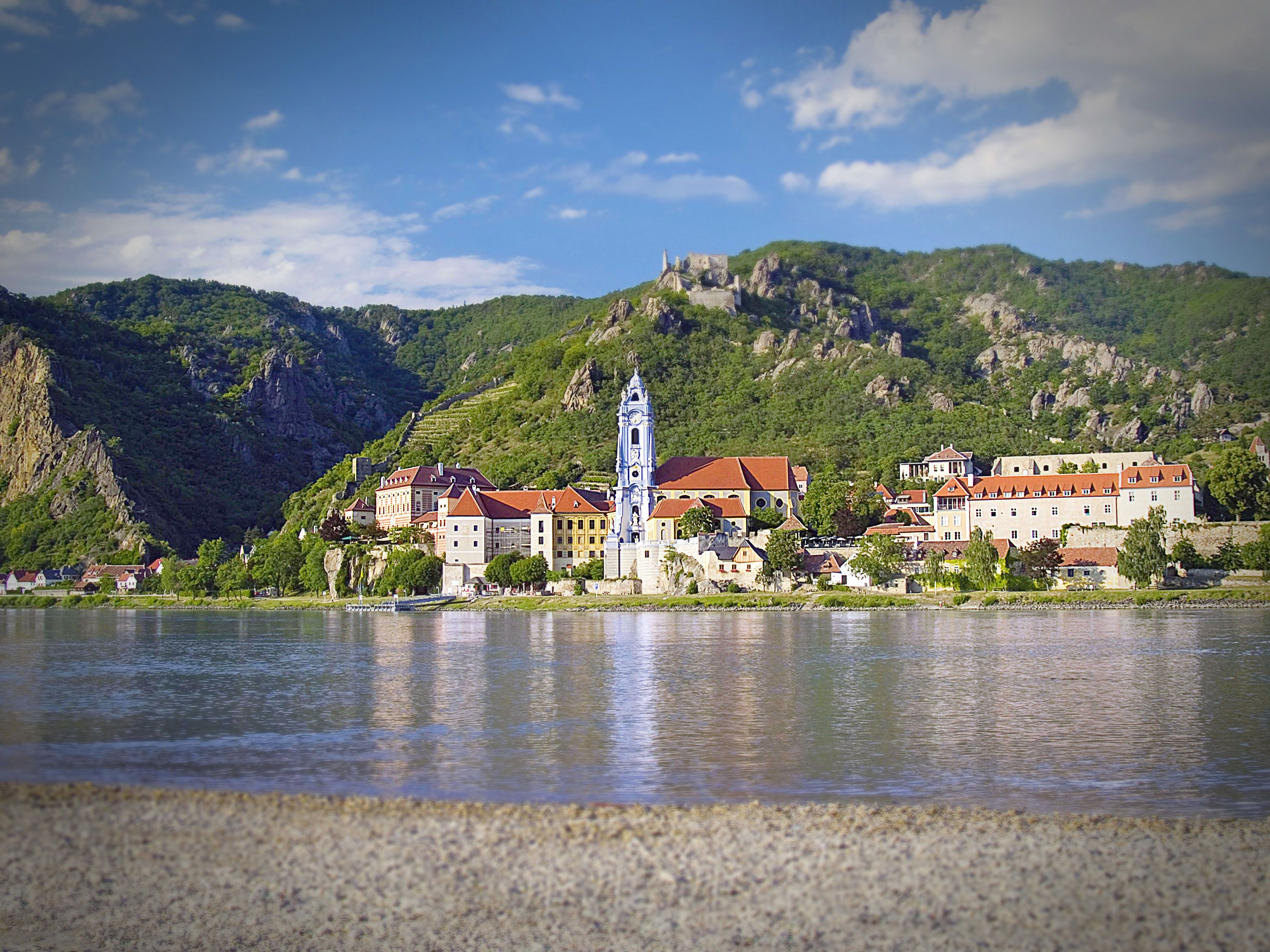 View of Dürnstein with the blue church and the Danube in the foreground.