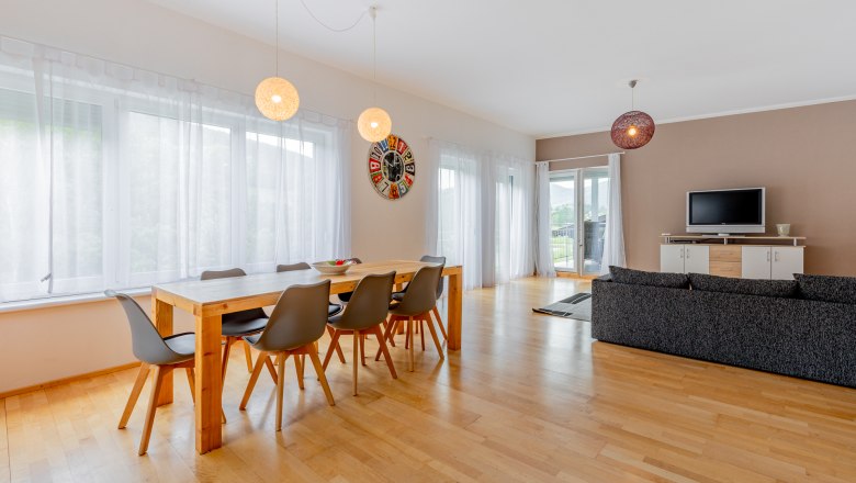 Dining area, © Wiener Alpen / Christian Kremsl