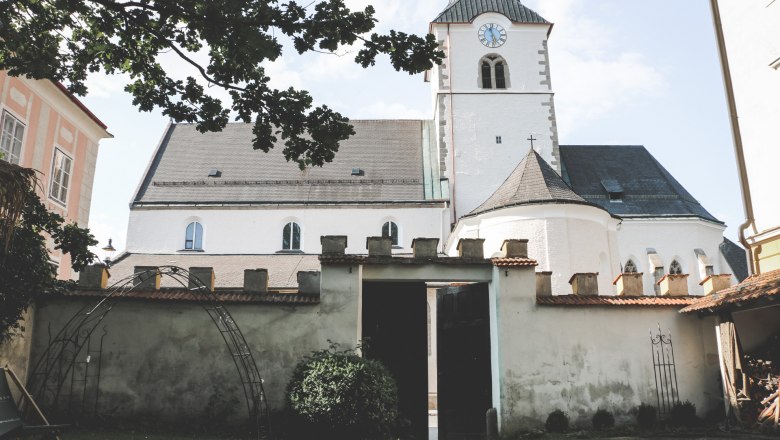 Inner courtyard with a view of the church, © Philip Baumgartner