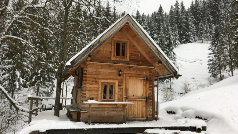 Wooden hut in winter, &copy; Johannes Hoyos