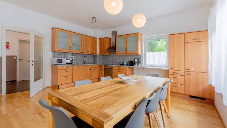 Kitchen with dining area, © Wiener Alpen / Christian Kremsl