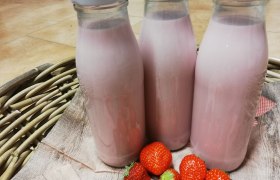 Mizie Hof Prellenkirchen, Brand family, strawberry milk, &copy; Mizie Hof Fam. Brandl Gerhard