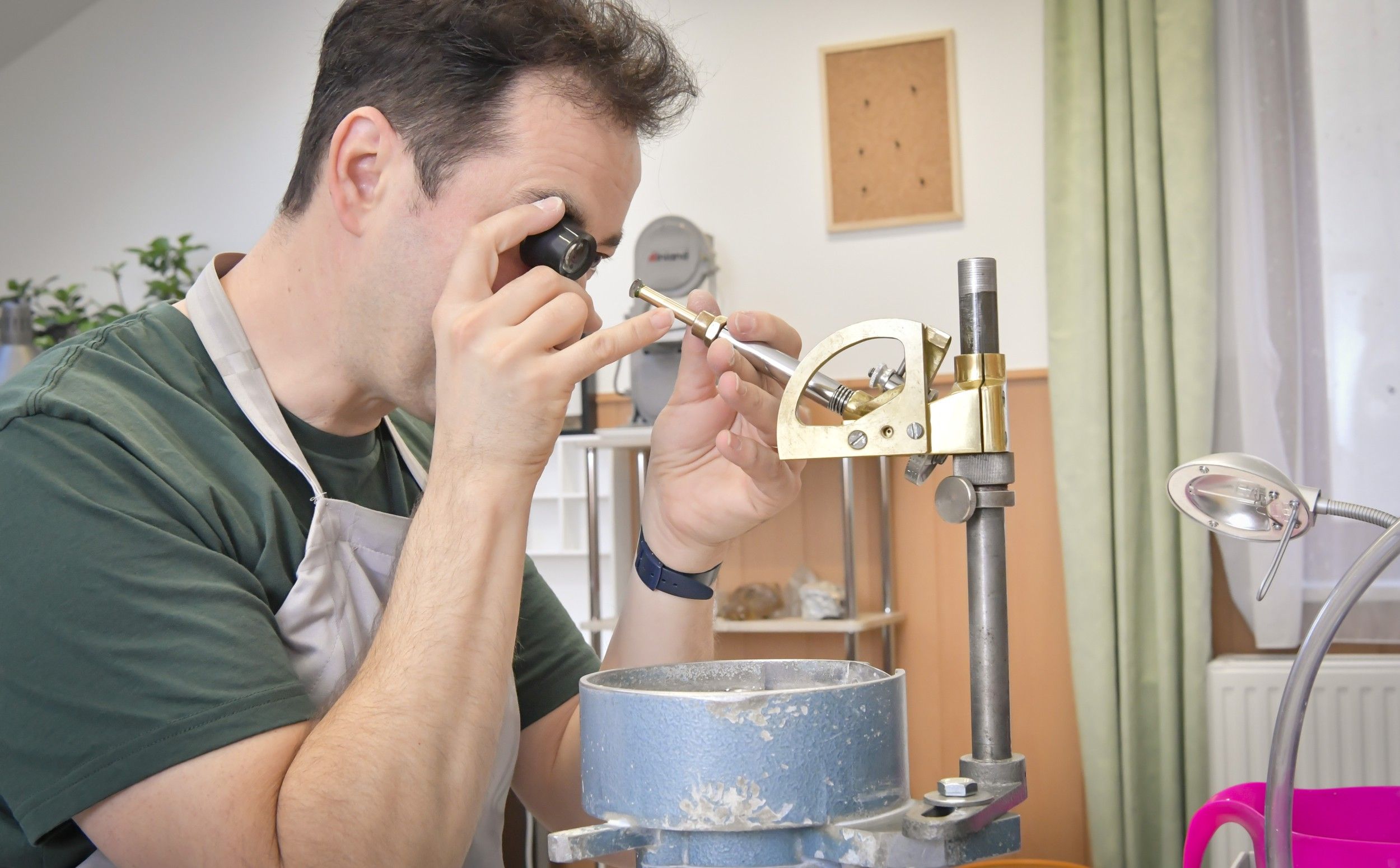 Gemstone cutting