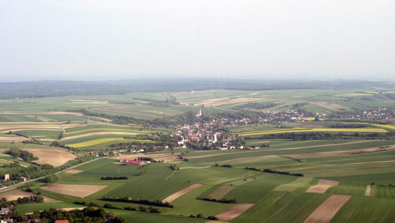 Aerial view of Hochleithen, surrounded by fields and forests.