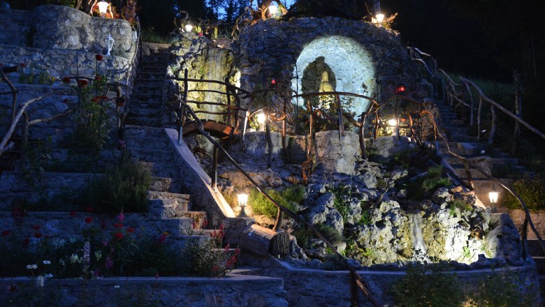 Luminous root, &copy; Herbert Adam