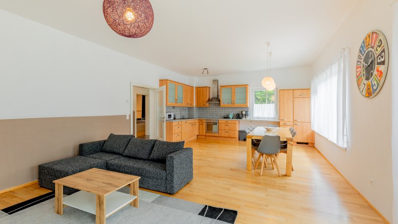 Kitchen and living area, © Wiener Alpen / Christian Kremsl