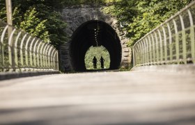 Cycling through the tunnel in Opponitz, © Mostviertel Tourismus, Velontour.info