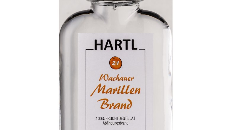 Bottle of Wachau apricot brandy from Hartl, 41.5% vol, 0.1l.