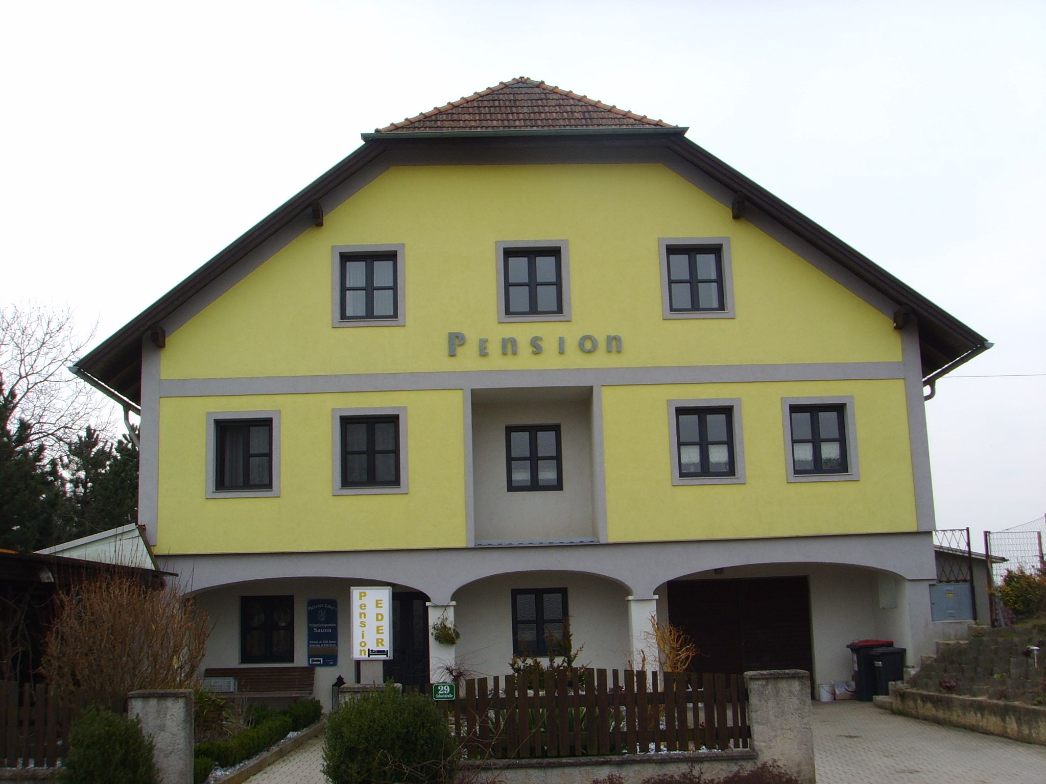Yellow building with the inscription 'Pension'.